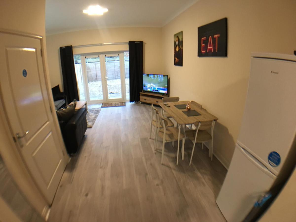Very Large House, 6 Beds, 4 Bedrooms, 3 Bathrooms, 5 Smart Tv'S & Van Parking บอสตัน ภายนอก รูปภาพ